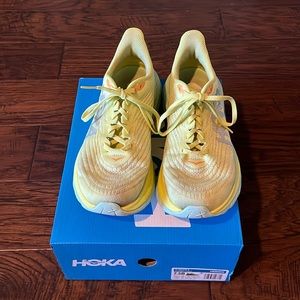 Hoka W Mach 5 yellow 7.5B running shoes.